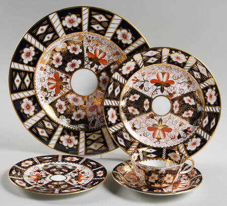 Traditional Imari 40  Piece Estate Set