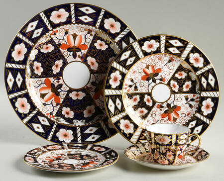 Traditional Imari 40  Piece Estate Set