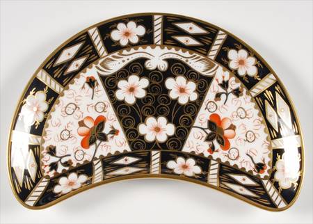 Traditional Imari Crescent Salad Plate