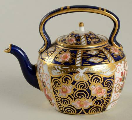 Traditional Imari Miniature Kettle & Lid