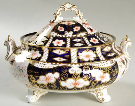 Traditional Imari Round Covered Vegetable