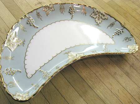 Vine Aqua (Cream Leaves) Crescent Salad Plate