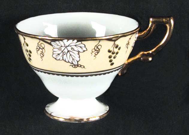 Vine Yellow (White Leaves, Gold Vine) Footed Cup
