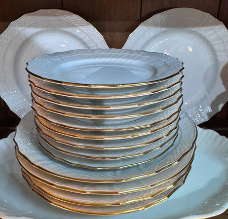 21 (Embossed Swirl Rim) Salad Plate