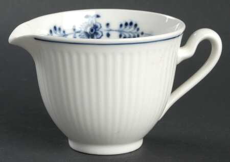 32 Creamer