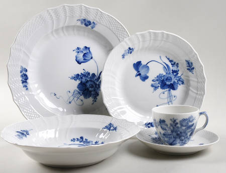 Blue Flowers Curved) 40  Piece Estate Set