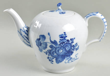 Blue Flowers Curved) Teapot & Lid