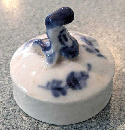 Blue Flowers Curved) Lid for Tea Caddy