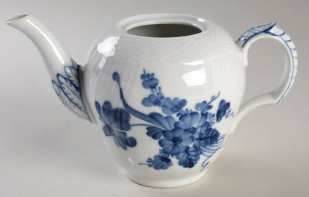 Blue Flowers Curved) Teapot No Lid