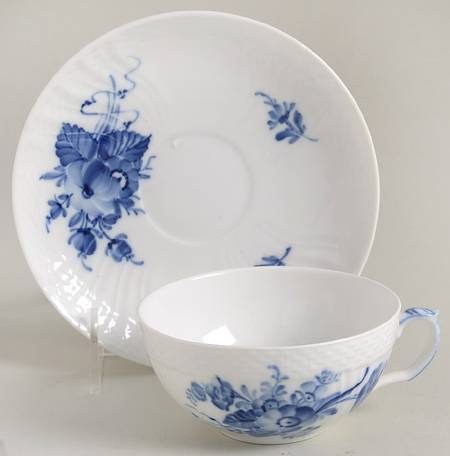 Blue Flowers Curved) Flat Cup & Saucer Set