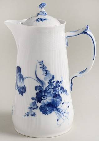 Blue Flowers Curved) Chocolate Pot & Lid