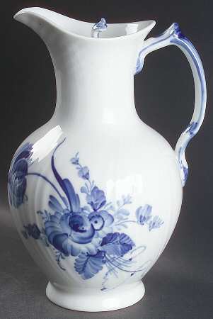 Blue Flowers Curved) 40 Oz Pitcher with Lid