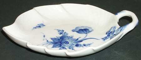 Blue Flowers Curved) Leaf Shape Pickle Dish