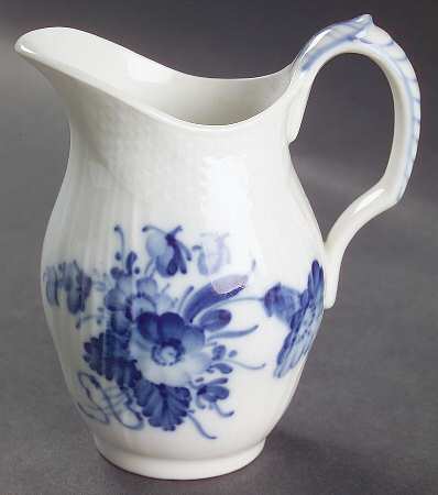 Blue Flowers Curved) Creamer