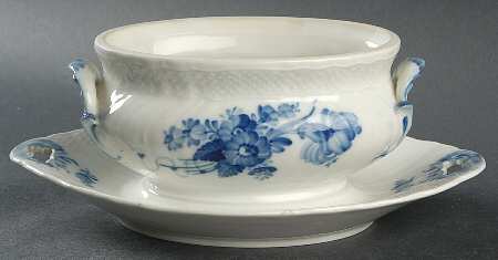 Blue Flowers Curved) Sauce Boat & Underplate No Lid