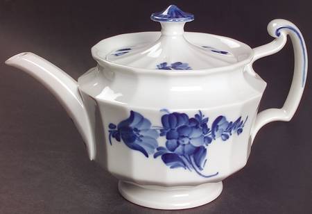 Blue Flowers Teapot & Lid by Royal Copenhagen