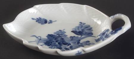Blue Flowers Braided Leaf Shape Pickle Dish