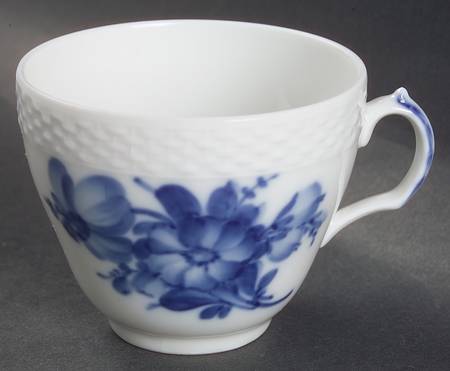 Blue Flowers Braided Flat Cup