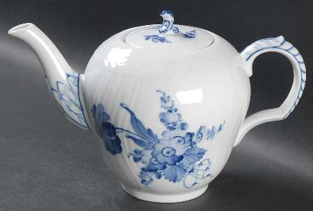 Blue Flowers Braided Teapot & Lid