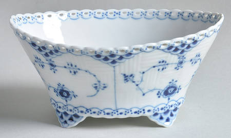 Blue Fluted Full Lace (No Trim) Finger Bowl