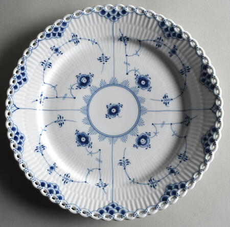 Blue Fluted Full Lace (No Trim) Large Dinner Plate