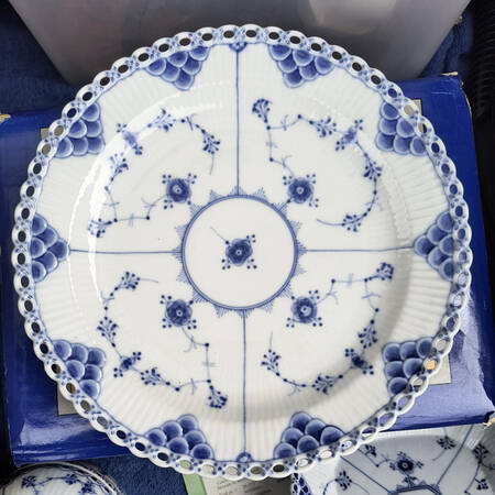 Blue Fluted Full Lace (No Trim) Dinner Plate