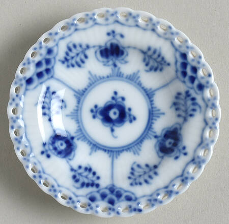 Blue Fluted Full Lace (No Trim) Butter Pat