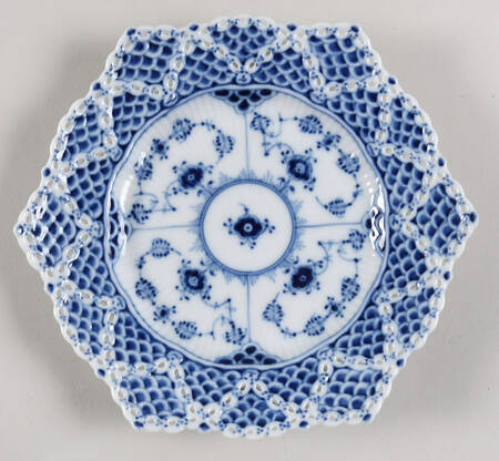Blue Fluted Full Lace (No Trim) 7'' Pierced Plate