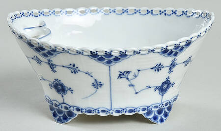 Blue Fluted Full Lace (No Trim) Finger Bowl