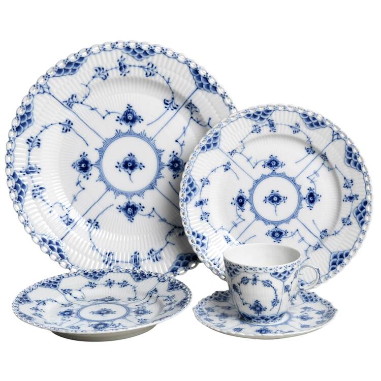 Blue Fluted Full Lace (No Trim) 40  Piece Estate Set