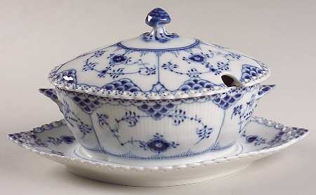 Blue Fluted Full Lace (No Trim) Gravy Boat w/Attached Underplate & Lid