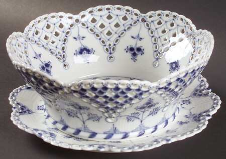 Blue Fluted Full Lace (No Trim) Large Round Fruit Basket & Stand
