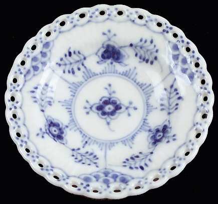 Blue Fluted Full Lace (No Trim) Butter Pat