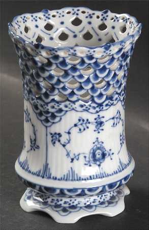 Blue Fluted Full Lace (No Trim) Round Cigar Cup