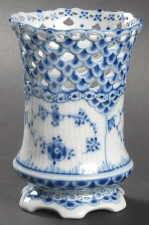 Blue Fluted Full Lace (No Trim) Round Cigar Cup