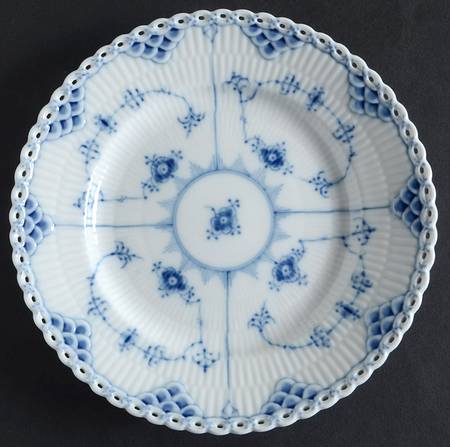 Blue Fluted Full Lace (No Trim) Dessert/Pie Plate