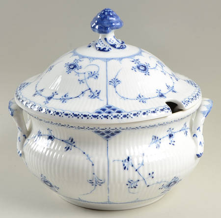Blue Fluted Half Lace Border (No Trim) Tureen & Lid