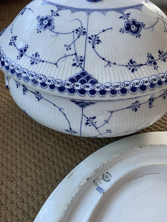 Blue Fluted Half Lace Border (No Trim) Lid for Oval Tureen