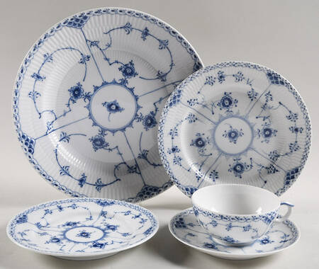 Blue Fluted Half Lace Border (No Trim) 40 Piece Estate Set