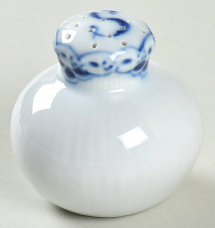 Blue Fluted Half Lace Border (No Trim) Salt Shaker