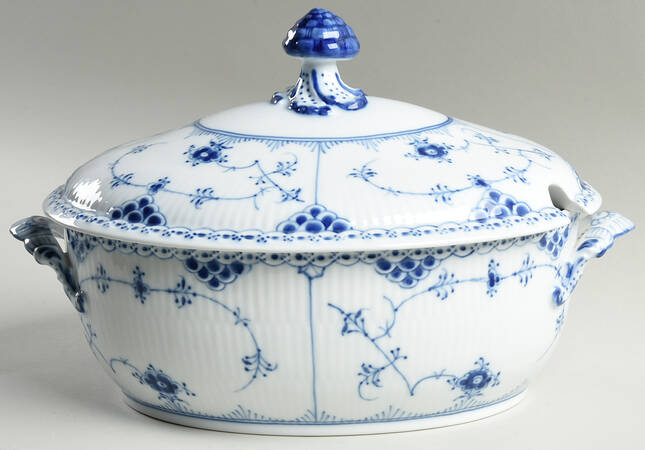Blue Fluted Half Lace Border (No Trim) Tureen &  Lid
