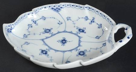Blue Fluted Half Lace Border (No Trim) Leaf Shape Pickle Dish
