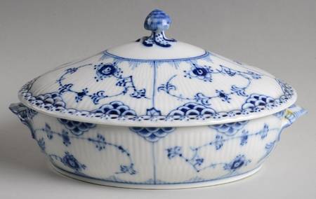 Blue Fluted Half Lace Border (No Trim) Oval Covered Vegetable