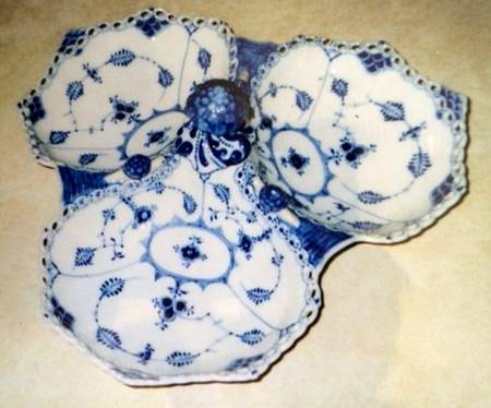 Blue Fluted Half Lace Border (No Trim) 3-Part Relish