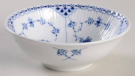 Blue Fluted Half Lace Border (No Trim) Coupe Cereal Bowl