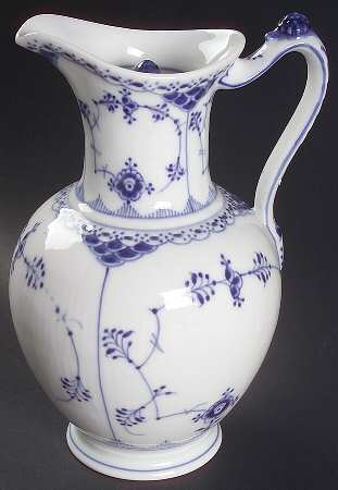 Blue Fluted Half Lace Border (No Trim) 40 Oz Pitcher with Lid