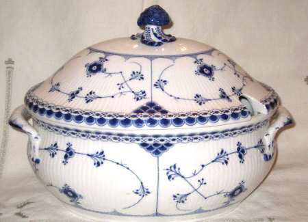 Blue Fluted Half Lace Border (No Trim) Oval Tureen & Lid