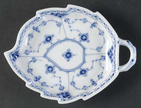 Blue Fluted Half Lace Border (No Trim) Leaf Shape Pickle Dish