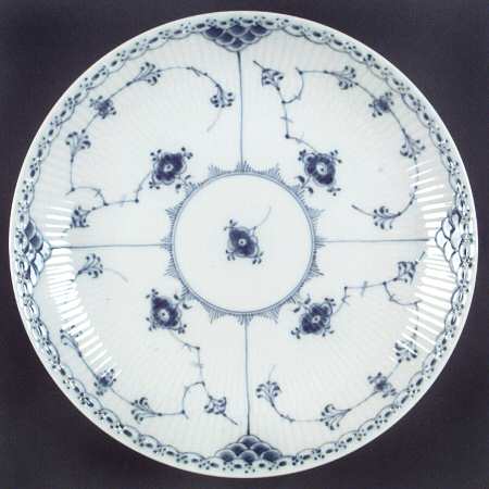 Blue Fluted Half Lace Border (No Trim) Cake Plate