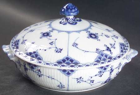 Blue Fluted Half Lace Border (No Trim) Round Covered Vegetable